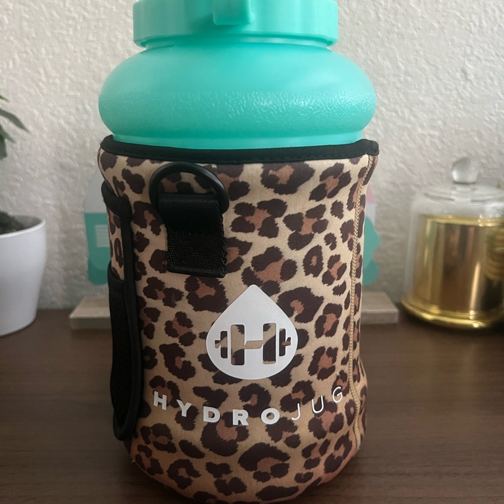 Mint Hydrojug with Leopard Sleeve
